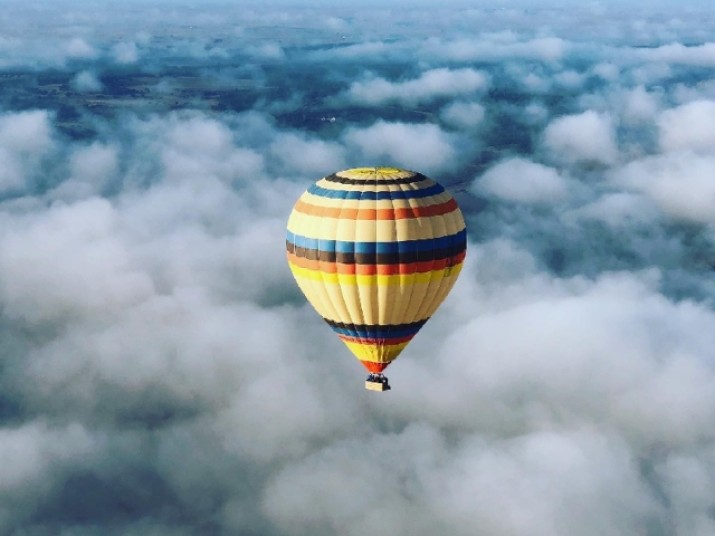 Wondering does balloon fly in rain? Learn how weather affects hot air balloon flights in Cappadocia and what to expect for a safe and memorable ride